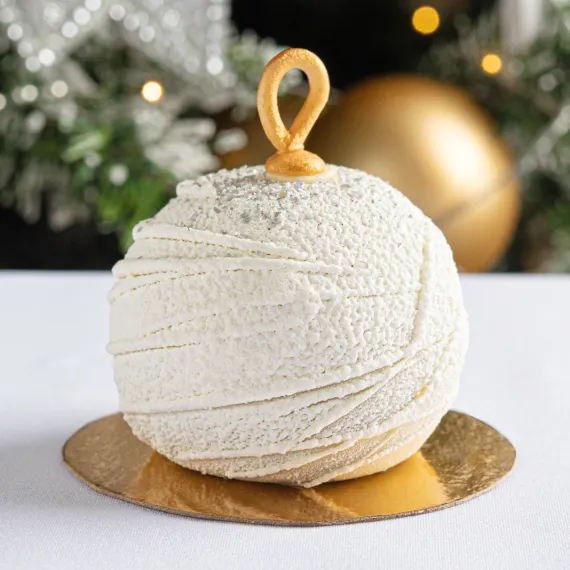 Dessert "White Christmas ball"