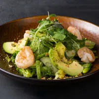 Green salad with shrimp