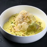 Цветная капуста с пармезаном и фисташковым соусом
