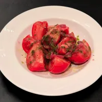 Side dish: Tomatoes with red onions