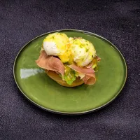 Eggs Benedict with Prosciutto