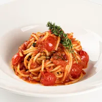 Spaghetti with tomato sauce with basil